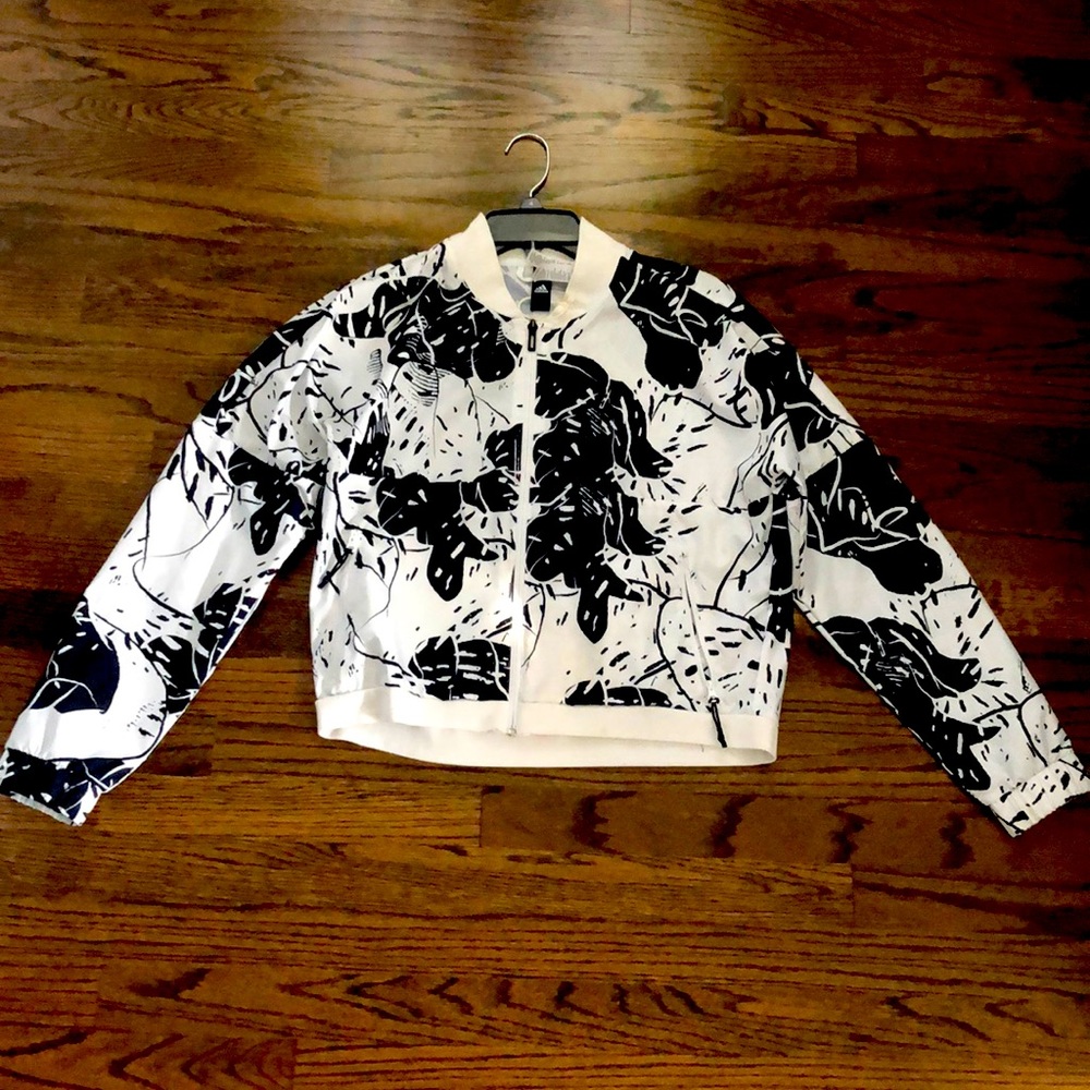 Zip-up windbreaker with pockets